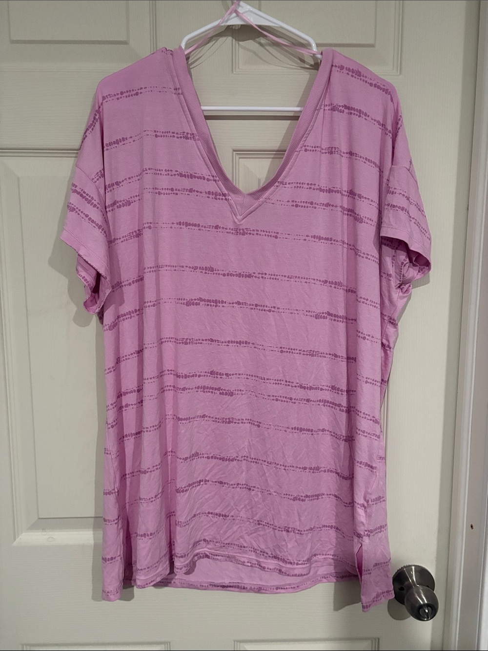 Relaxed V-Neck Short Sleeve Tee in Light Pink